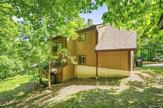 65 Old Turnpike Road, Bloomingburg, NY 12721