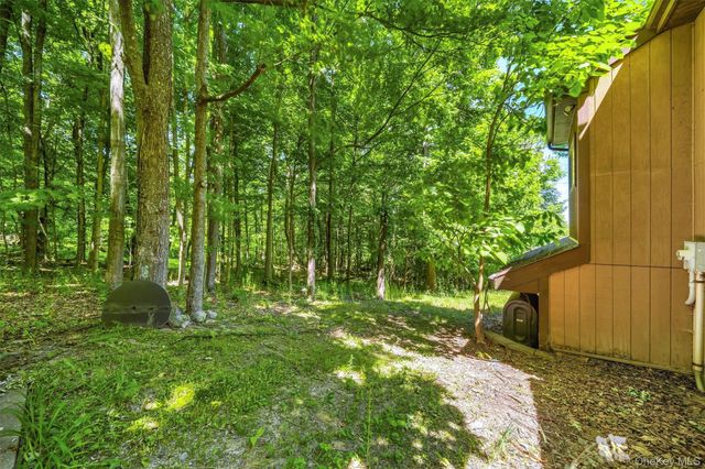 65 Old Turnpike Road, Bloomingburg, NY 12721