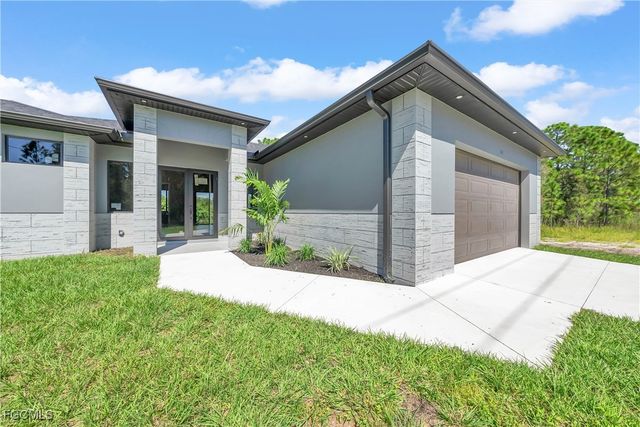 849 Bently ST E, Lehigh Acres, FL 33974