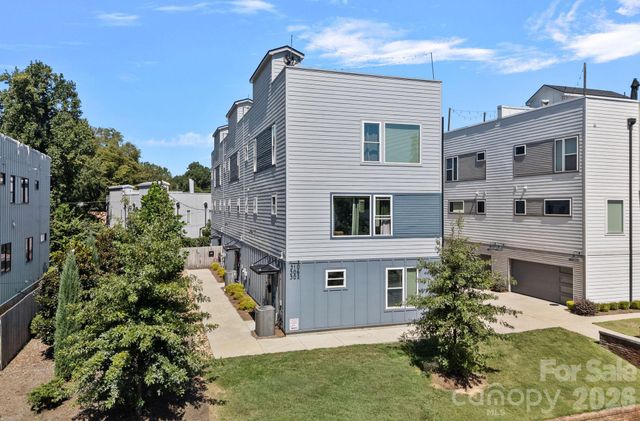 306 Wesley Heights Way, Charlotte, NC 28208