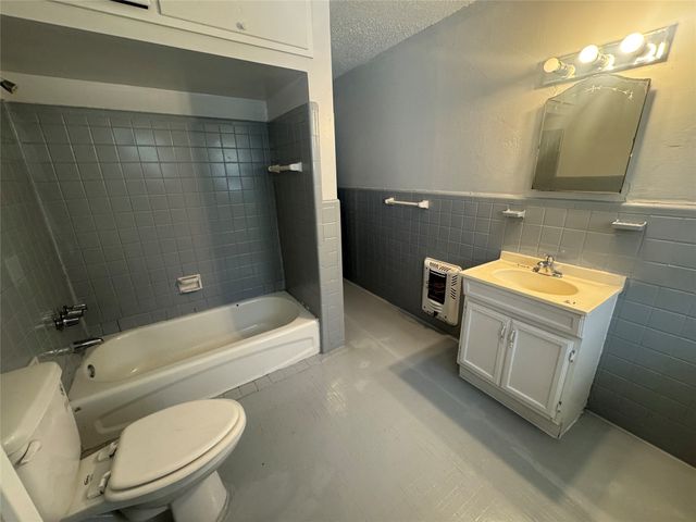 4651 C L Veasey Boulevard, Dallas, TX 75216