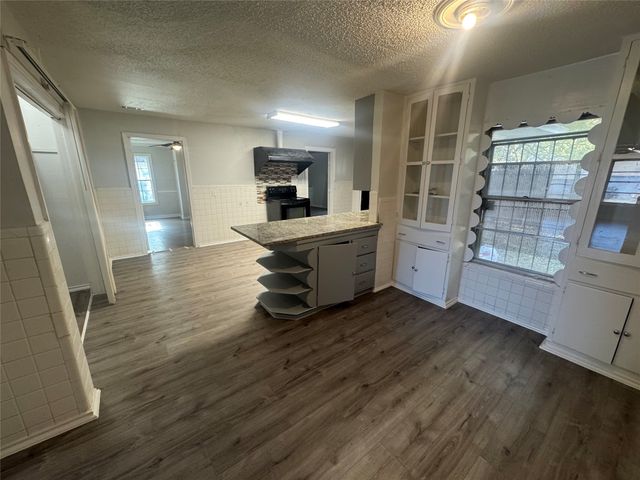 4651 C L Veasey Boulevard, Dallas, TX 75216