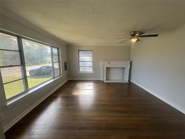 4651 C L Veasey Boulevard, Dallas, TX 75216