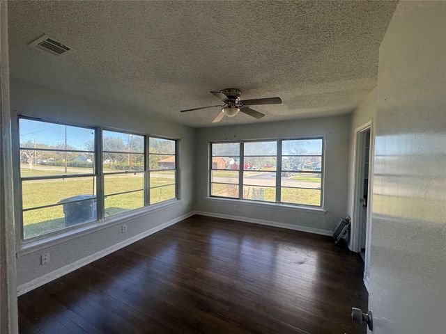 4651 C L Veasey Boulevard, Dallas, TX 75216