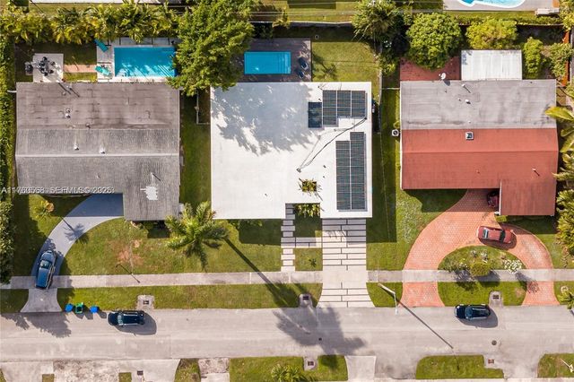 19600 NE 19th Avenue, Miami, FL 33179