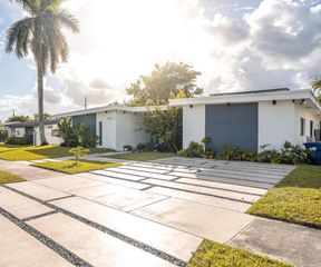 19600 NE 19th Avenue, Miami, FL 33179