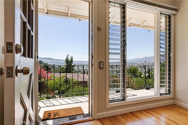 1438 Corona Drive A, Glendale, CA 91205