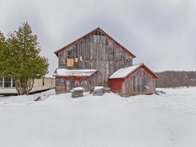 5221 N Overlook Road, Leelanau Twp, MI 49670