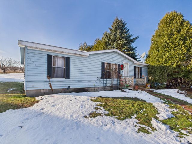 5221 N Overlook Road, Leelanau Twp, MI 49670