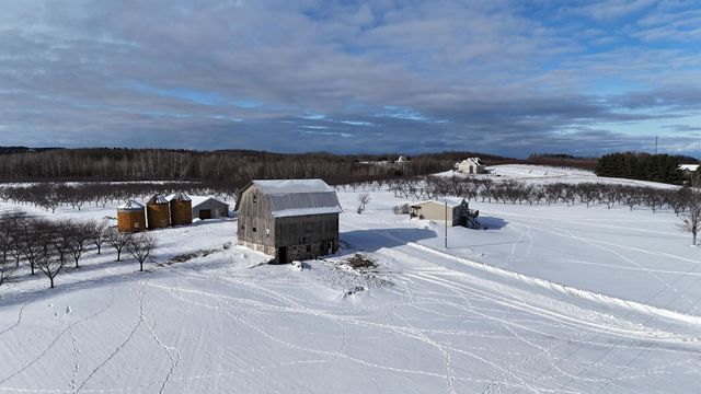 5221 N Overlook Road, Leelanau Twp, MI 49670