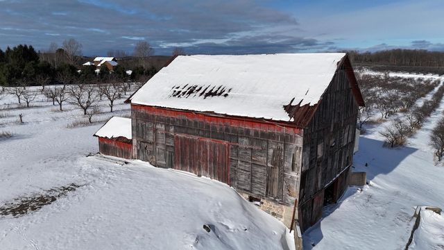 5221 N Overlook Road, Leelanau Twp, MI 49670