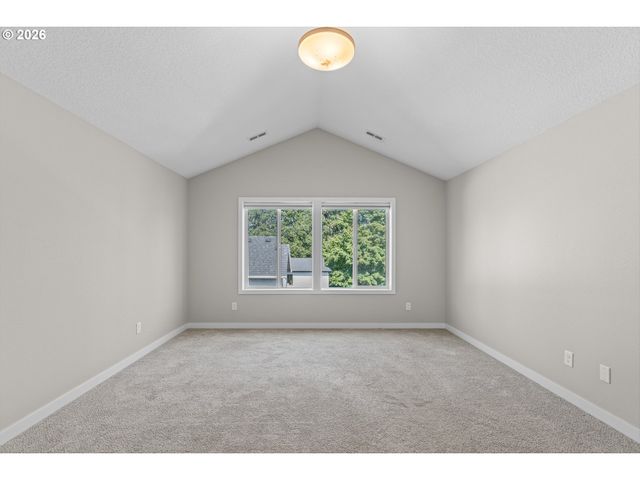 153 E WAYNO Way, Newberg, OR 97132