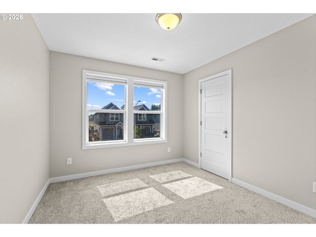 153 E WAYNO Way, Newberg, OR 97132