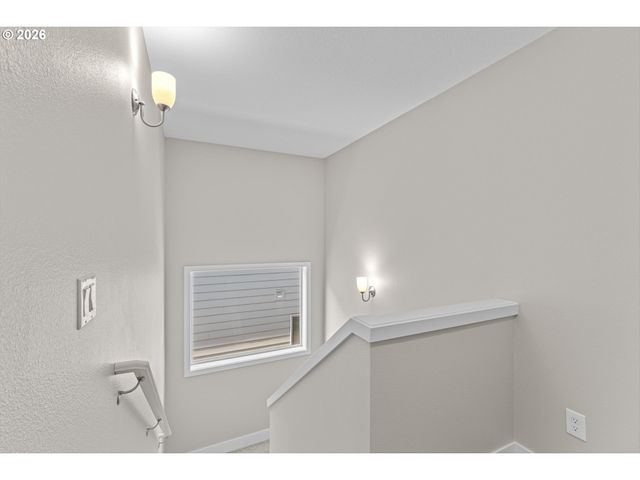 153 E WAYNO Way, Newberg, OR 97132