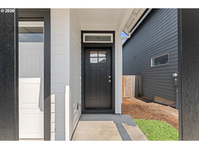153 E WAYNO Way, Newberg, OR 97132