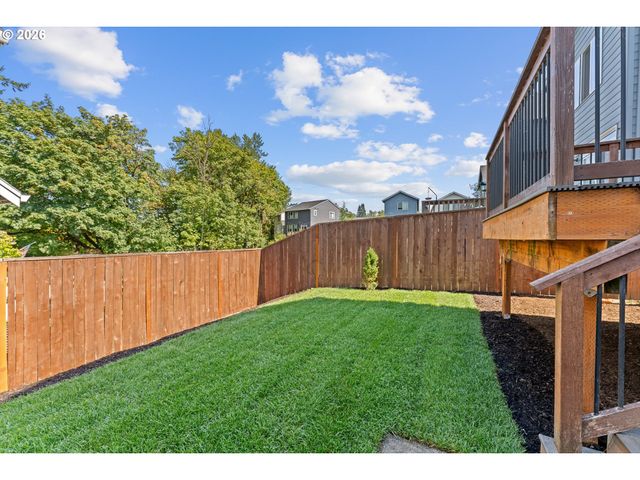 153 E WAYNO Way, Newberg, OR 97132