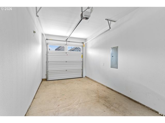 153 E WAYNO Way, Newberg, OR 97132
