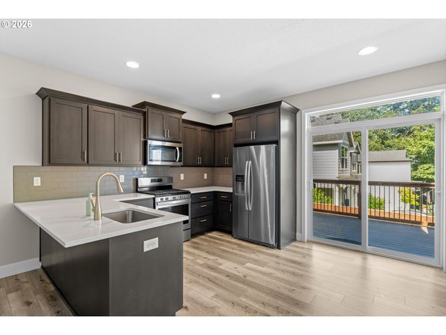 153 E WAYNO Way, Newberg, OR 97132