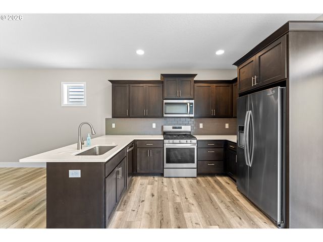153 E WAYNO Way, Newberg, OR 97132