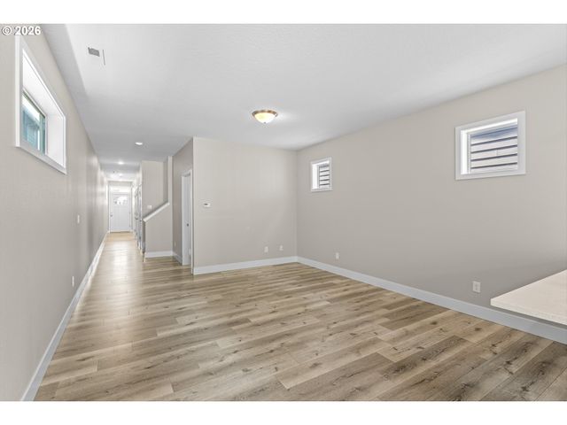 153 E WAYNO Way, Newberg, OR 97132