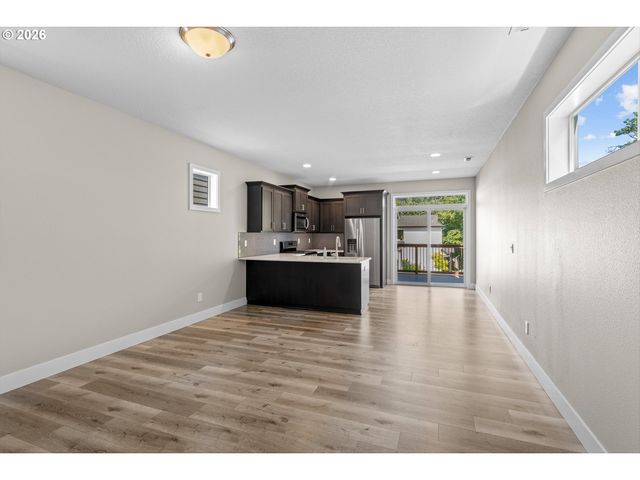 153 E WAYNO Way, Newberg, OR 97132