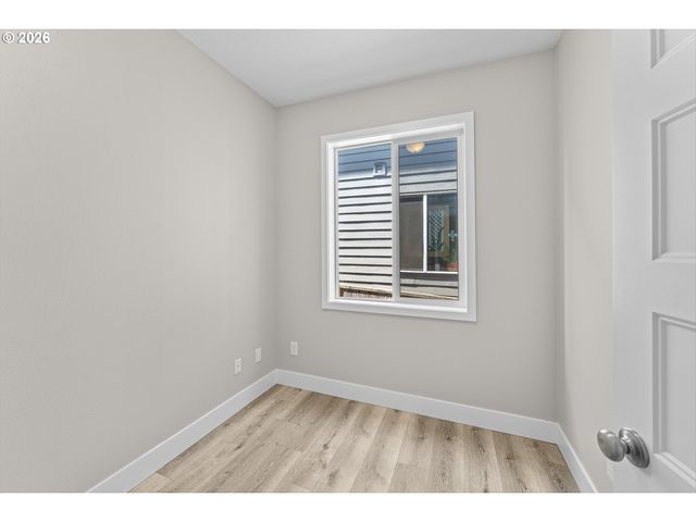 153 E WAYNO Way, Newberg, OR 97132