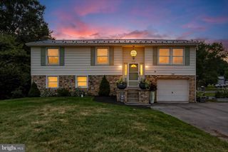 8258 SHEFFIELD MANOR BLVD, Waynesboro, PA 17268