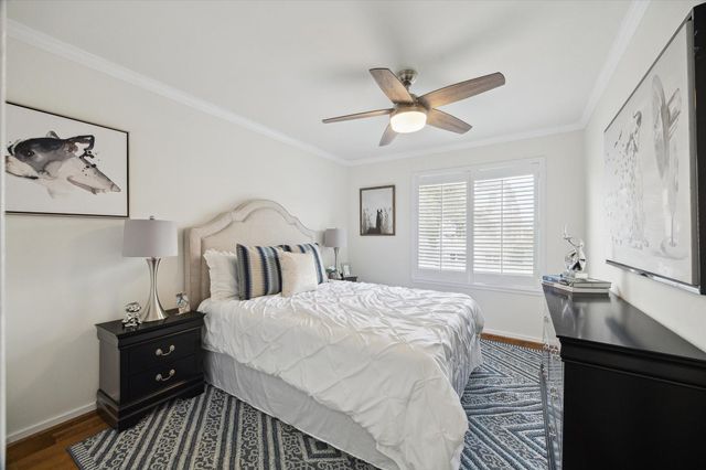 368 Litchfield Lane, Houston, TX 77024