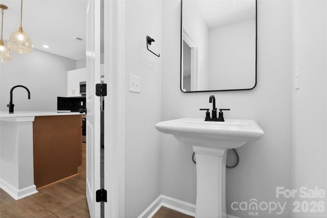 341 N Hoskins Road, Charlotte, NC 28216