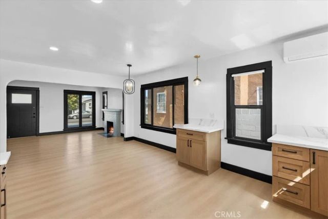 5820 S Van Ness, Los Angeles, CA 90047