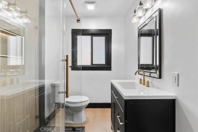 5820 S Van Ness, Los Angeles, CA 90047