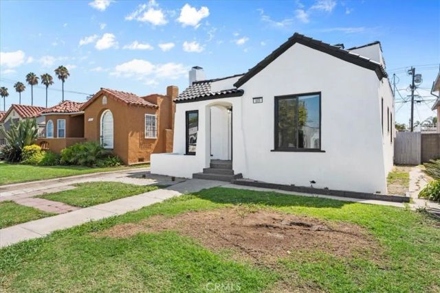 5820 S Van Ness, Los Angeles, CA 90047