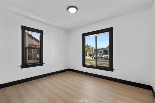 5820 S Van Ness, Los Angeles, CA 90047