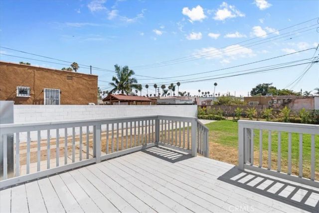 5820 S Van Ness, Los Angeles, CA 90047