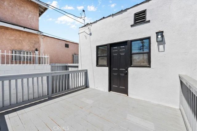 5820 S Van Ness, Los Angeles, CA 90047