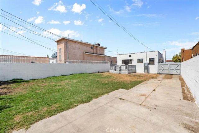 5820 S Van Ness, Los Angeles, CA 90047