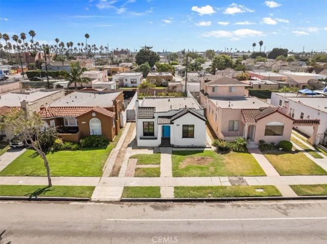 5820 S Van Ness, Los Angeles, CA 90047