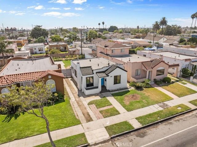 5820 S Van Ness, Los Angeles, CA 90047