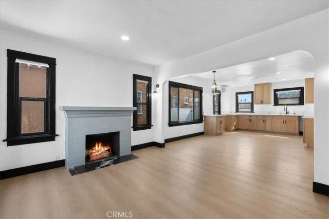 5820 S Van Ness, Los Angeles, CA 90047