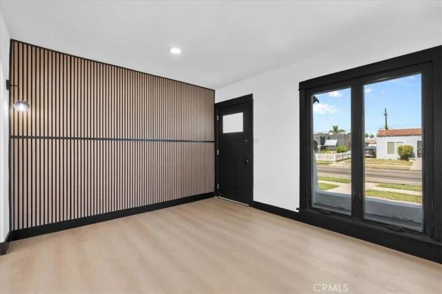 5820 S Van Ness, Los Angeles, CA 90047
