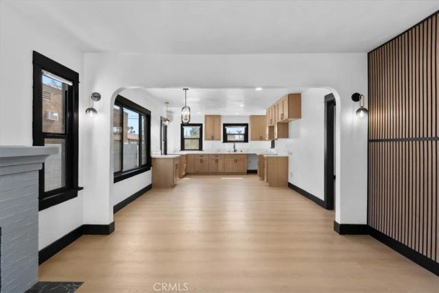 5820 S Van Ness, Los Angeles, CA 90047