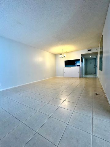 12004 Poinciana Boulevard 108, Royal Palm Beach, FL 33411