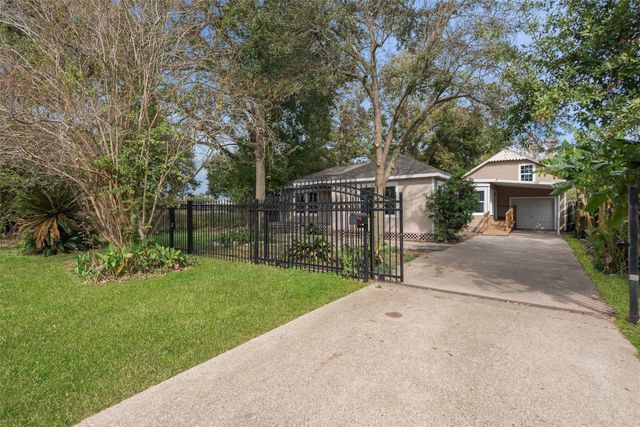 1200 Adams Street, Baytown, TX 77520