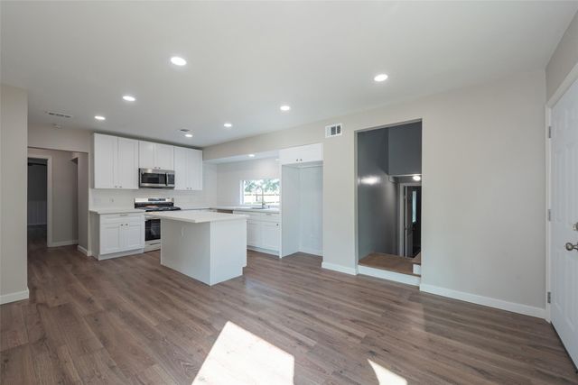 1200 Adams Street, Baytown, TX 77520