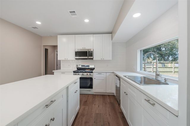 1200 Adams Street, Baytown, TX 77520