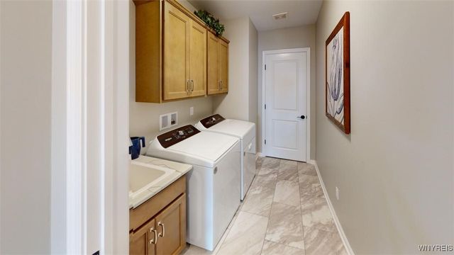 6673 Curtis Court, Lockport Town, NY 14094