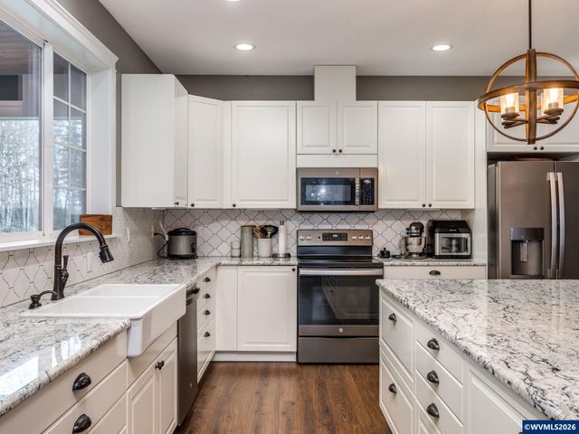 12950 S Barnards Rd, Molalla, OR 97038