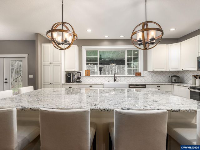 12950 S Barnards Rd, Molalla, OR 97038