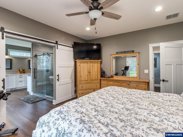 12950 S Barnards Rd, Molalla, OR 97038