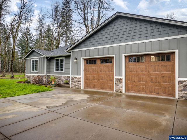 12950 S Barnards Rd, Molalla, OR 97038